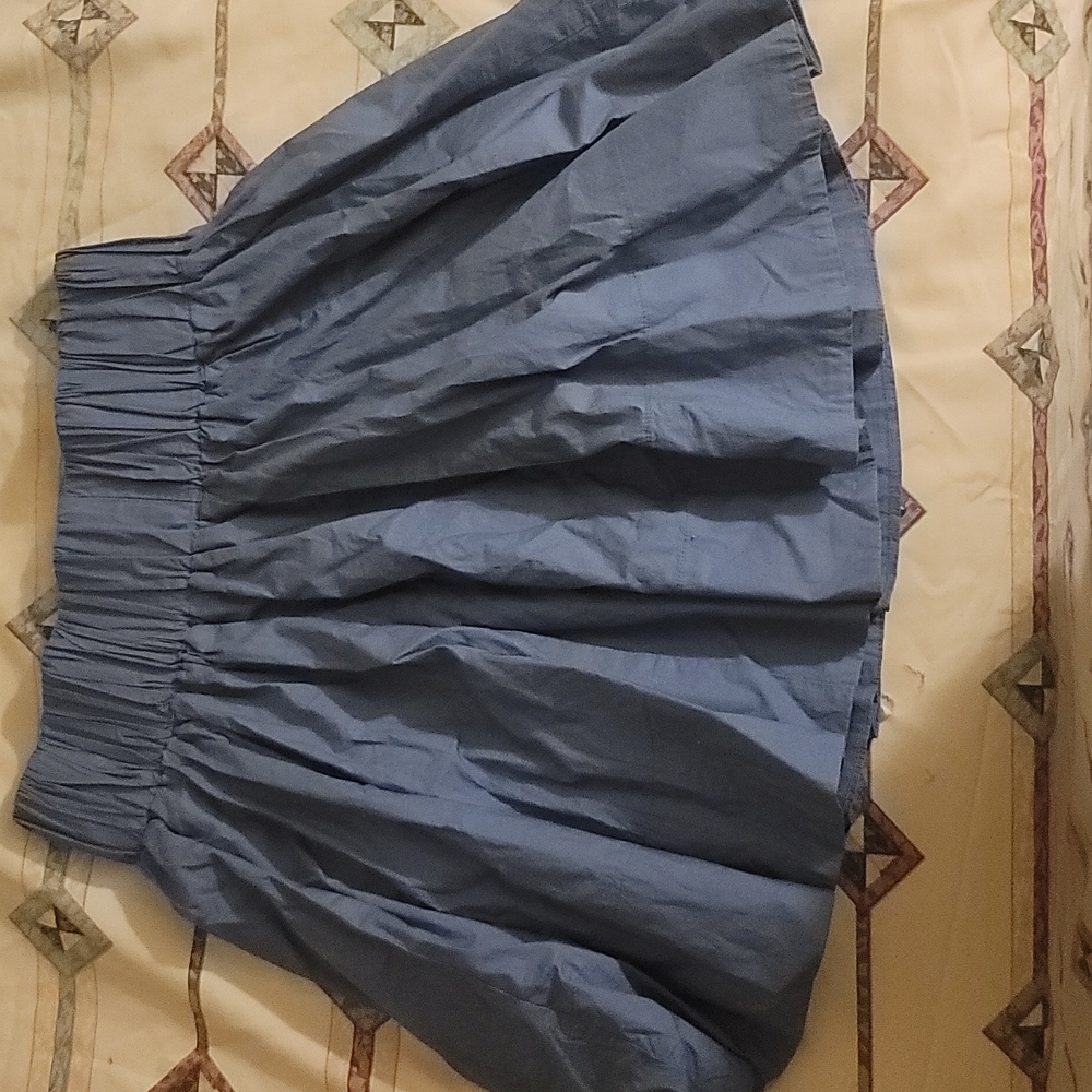 Used Like New Women Mini Elastic Waist Pleated Skirt